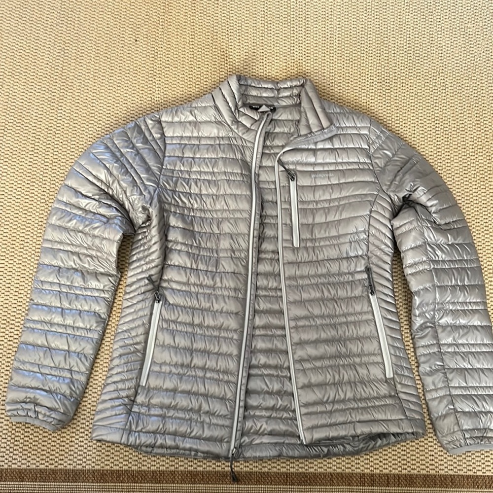 Patagonia down puffer packable jacket